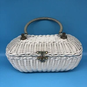 Vintage White Wicker Handbag Purse Silver tone Handle Gold tone Feet Hong Kong - Picture 1 of 13