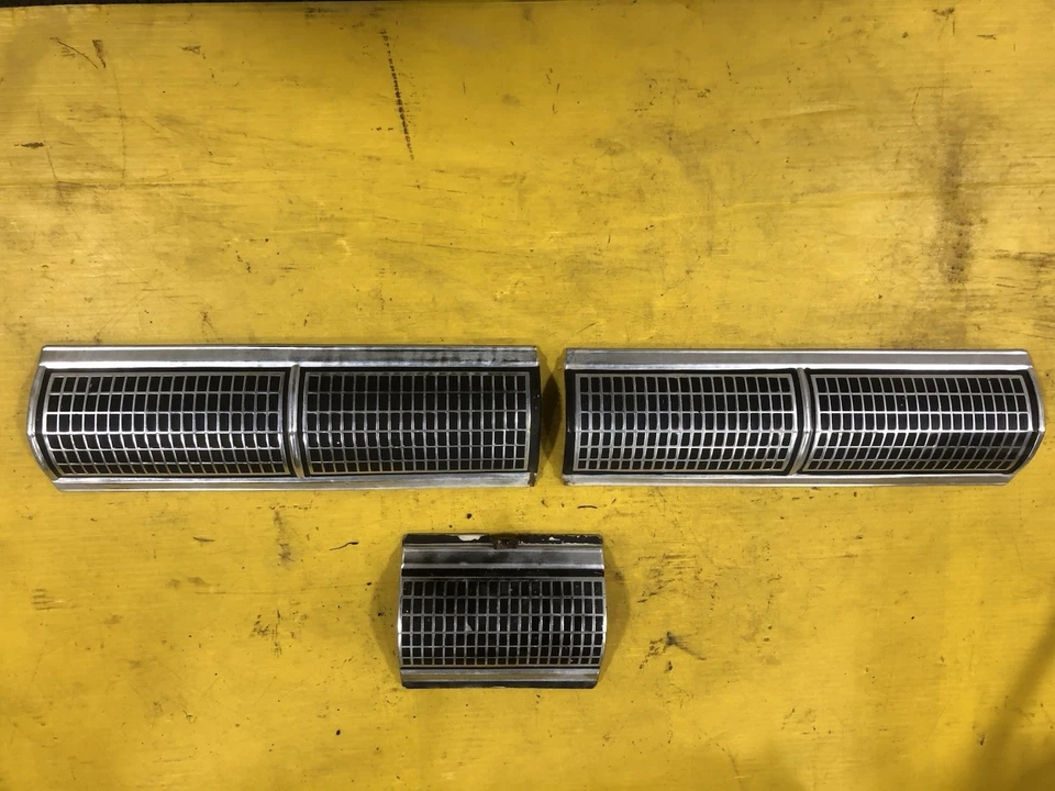 64 Mercury Comet Trunk Tail Light Trim Panel Molding Set — 第 1/4 张图片