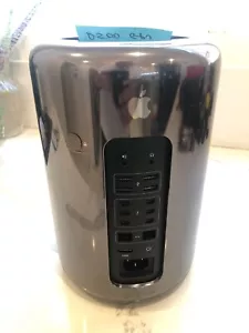 Mac Pro 2013 - Intel Xeon 6 núcleos 3,5 GHz - 64 GB de RAM - 256 GB SSD D300 GPU - Imagen 1 de 3