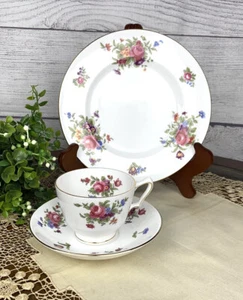 CROWN STAFFORDSHIRE "DRESDEN SPRAY" TEA CUP, SAUCER & LUNCHEON PLATE - ENGLAND - Picture 1 of 11