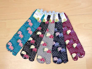 Japanese Tabi Socks Split Toe Beautiful Peony Flower - Picture 1 of 4
