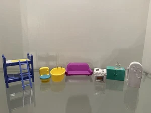 Peppa Pig Haus Möbel 9 Stück Spüle Kühlschrank Badewanne Etagenbett Sofa WC Herd - Bild 1 von 8