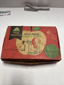 Pelador de manzana vintage blanco montaña Parer Corer cortador rojo con caja rústico país - Imagen 1 de 3