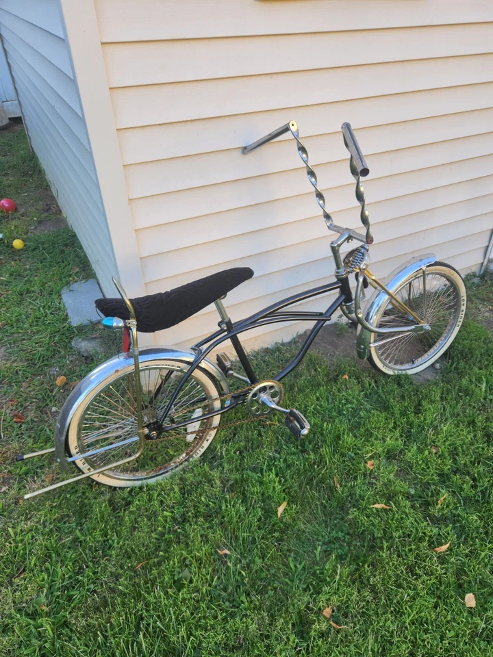 Bicicleta clásica Lowrider negra con asiento banana Foto 1 de 4
