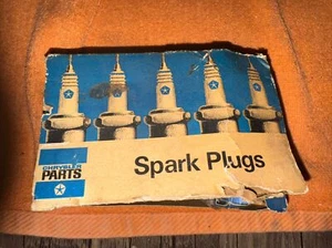 New NOS MOPAR 64P SPARK PLUG 3420754 Box Of 9 - Bild 1 von 2