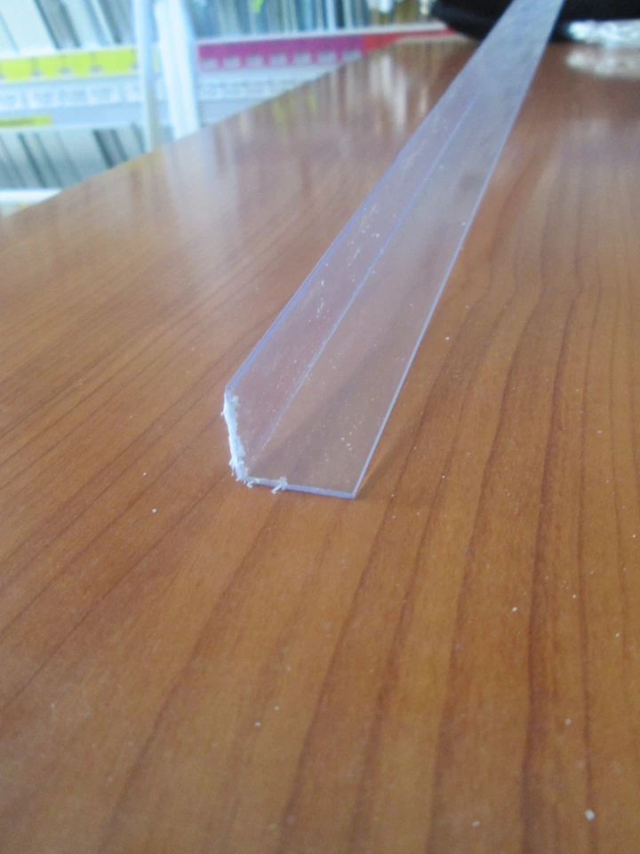 PROFILI IN PVC TRASPARENTE ANGOLARE MM.20X20X1 DA MT. 1,5 - Immagine 1 di 1