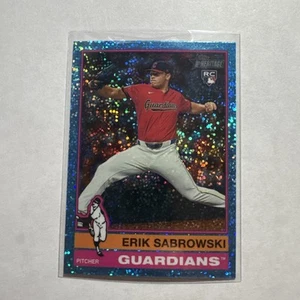 Topps Heritage 2025 - High Number SP Erik Sabrowski #433 cromo azul claro... - Imagen 1 de 2