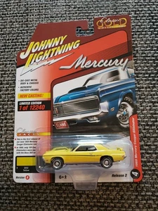Johnny Lightning 1:64 - Classic Gold - 1969 Mercury Cougar Eliminator Yellow - Picture 1 of 3