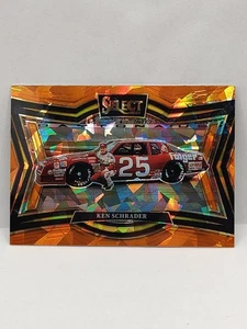 2025 Select Racing KEN SCHRADER Orange Ice Prizm #129 NASCAR HOF Pit Road  - Bild 1 von 2