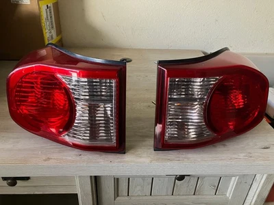 Par de luces traseras izquierda derecha Toyota FJ Cruiser 2007-2014 OEM Foto 1 de 4