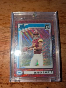2024 Panini Donruss - Jayden Daniels Rated Rookie Optic Preview Red Wave #389 RC - Bild 1 von 1