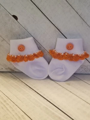 Meias para bebês meninas com acabamento em crochê tamanho 3 a 6 meses - Imagem 1 de 4