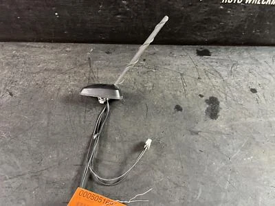 09-17 ANTENA DE RADIO MONTADA EN TECHO CHEVY TRAVERSE Foto 1 de 4