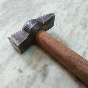 Antiguo artículo útil vintage martilleo de hierro mango de madera de colección - Imagen 1 de 3