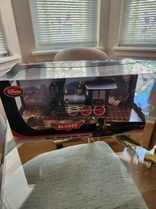 Disney Store Aerei Fuoco e Soccorso Muir Deluxe Treno Die Cast - Foto 1 di 9