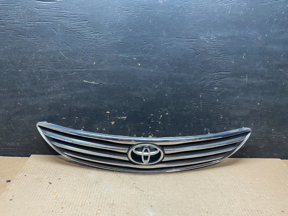 Parrilla superior delantera Toyota Camry 2005 a 2006 fabricante original u7694 DG Foto 1 de 4