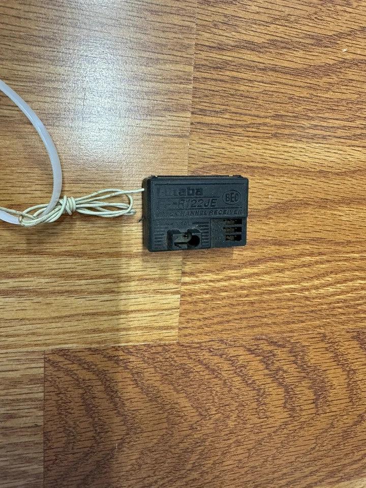 FUTABA FP-R122 JE  Receiver AM 2-CHANNEL #2 - Image 1 of 2