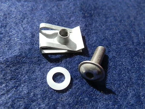 MOTORRAD EDELSTAHLFLANSCH 5 MM M5 VERKLEIDUNG SCHRAUBEN LASCHENMUTTERN C C C CLIPS PK 10 - Bild 1 von 1