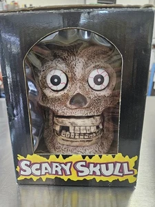 Gruseliger Totenkopf Pop Out Augen & Zähne 1997 elektronische Halloween Deko getestet - Bild 1 von 9