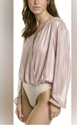 BCBGMAXAZRIA Mujer Metálico Cuello en V Blusa Body Frontal A Presión XS Rosa Nuevo con Etiquetas Foto 1 de 4