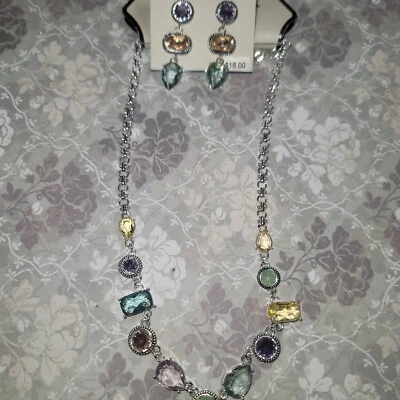 Juego de collar y pendientes a juego Napier Foto 1 de 4