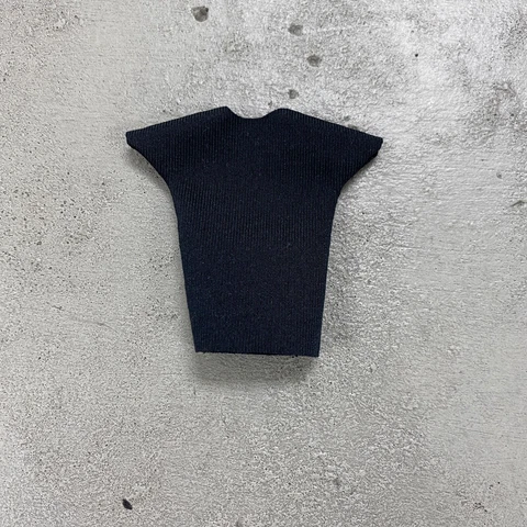 NOX-T-BLK: 1/12 Black T-Shirt for 6" SHF Figma Mezco Slim body (no tracking) Cover