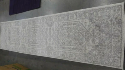 IVORY / SILVR 2'-6" X 10' Slightly Stained Rug Less Price 1172609954 ADR108B-210 Foto 1 de 4