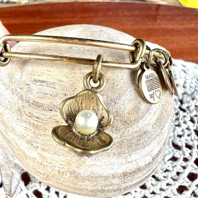 Lindo brazalete brazalete brazalete de cristal de verano playa dorado con almeja de perlas Alex And Ani Foto 1 de 3