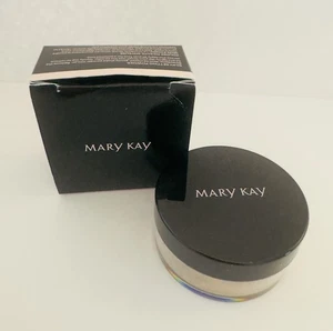 Light Beige Silky Setting Powder New in Box. BK15 MARYKAY - Picture 1 of 3