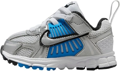 Nike Vomero 5 para niños pequeños blanco/plata metálica (HF7000 105) Foto 1 de 4