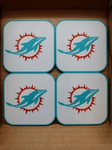 MIAMI DOLPHINS NFL GETRÄNK UNTERSETZER FOOTBALL 3,5" 0,2" SET 4 HITZEBESTÄNDIGE BAR - Bild 1 von 8