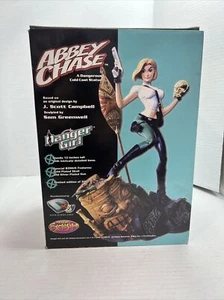 Danger Girl Abbey Chase Previews Exclusive Statue, D-Boy 2000 - Picture 1 of 3