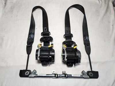 2012 - 2015 Volkswagen Passat Drivers & Passengers Front Seat Belts (OEM) Black - Изображение 1 из 4