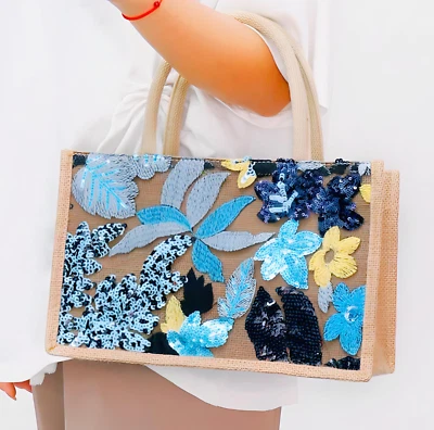 Bolsa tote enfeitada verão estopa azul floral bordada lantejoulas frisadas - Imagem 1 de 4
