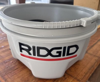 Ridgid 10883 Oiler with 1 Gallon Nu-Clear Thread Cutting Oil - Image 1 of 4