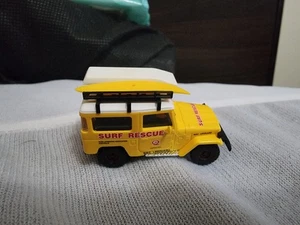 Busch 1/87 Scale Toyota Land Cruiser Surf Rescue Emergency Vehicle w/ Surf Board - Picture 1 of 7