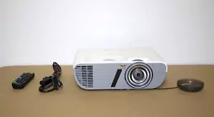 Viewsonic PJD6552LWS Short Throw HDMI Projector.From 1201-1400 Hrs. used on Lamp - Picture 1 of 17