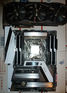 (Gaming PC) ASUS X299-DELUXE II with i9-7980xe with an i7-7800X IHS delidded - Picture 1 of 24