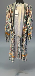 Neu mit Etikett Zara Kimono selbstbindender Morgenmantel Staubtuch weite Ärmel Satinfutter XXL - Bild 1 von 20