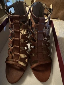 New In Box!! SO Block Heels ** Size 9.5 - Picture 1 of 6