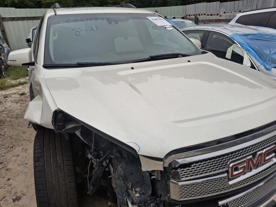 Used Air Cleaner Assembly fits: 2015 Gmc Acadia  Grade A - Image 1 of 4