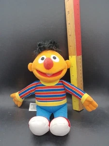 Ernie Plüsch Sesamstraße Ernie Stofftier Plüschpuppe Hasbro 2010 9 Zoll  - Bild 1 von 8