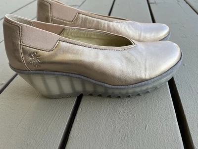 Bomba FLY London Mujer Yoza Rosa Dorada Brillo Calidad Confort NUEVO 10 UE 41 Foto 1 de 4