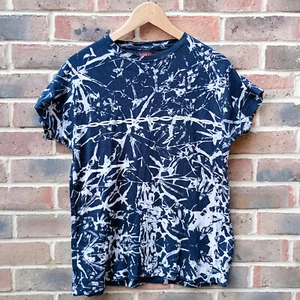 Camiseta de algodón Raw Edge XL UK 14-16 azul marino lavado con ácido lejía tie dye alambre de púas - Imagen 1 de 5