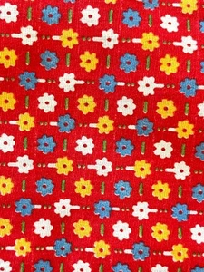 Tela acolchada de algodón de costura vintage años 50 60 flores pequeñas rojo amarillo azul - Imagen 1 de 4