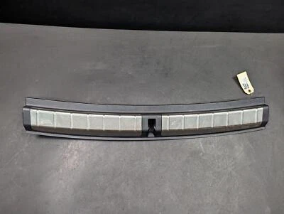 Placa de desgaste del umbral del maletero trasero 2018 BMW X1 51477413689 2016 - 2019 2020 2021 X Foto 1 de 4