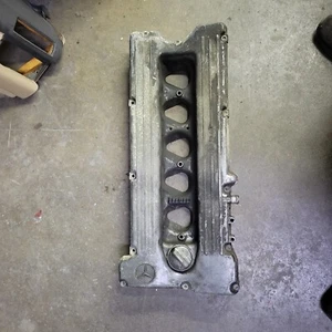 MERCEDES w114 w115 M110 Engine valve cover with oil cap - Picture 1 of 6