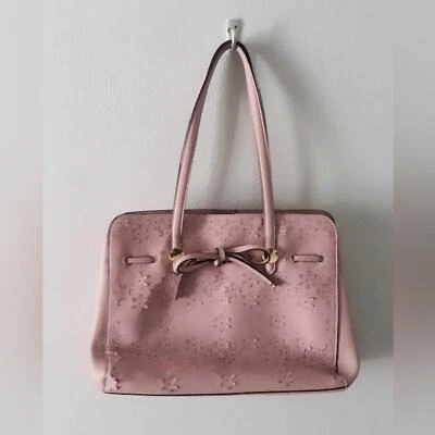 Bolso de Hombro Nanette Lepore Rosa Corte Láser Floral Cuero Sintético Foto 1 de 4