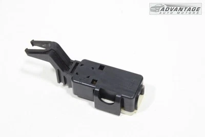 2017-2018 TOYOTA COROLLA IM 1.8L ENGINE FUEL RAIL LINE PIPE CLAMP BRACKET OEM - Image 1 of 4