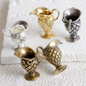 Dije de taza de latón macizo enchapado premium de una pieza - 24,2 x 24,8 x 14,6 mm (4909C-6) - Imagen 1 de 10